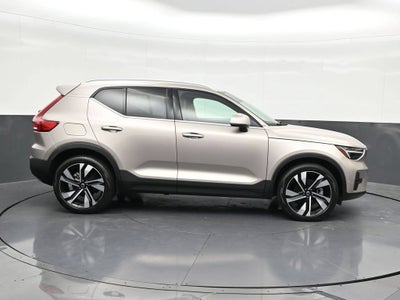 2024 Volvo XC40 B5 Plus Bright Theme