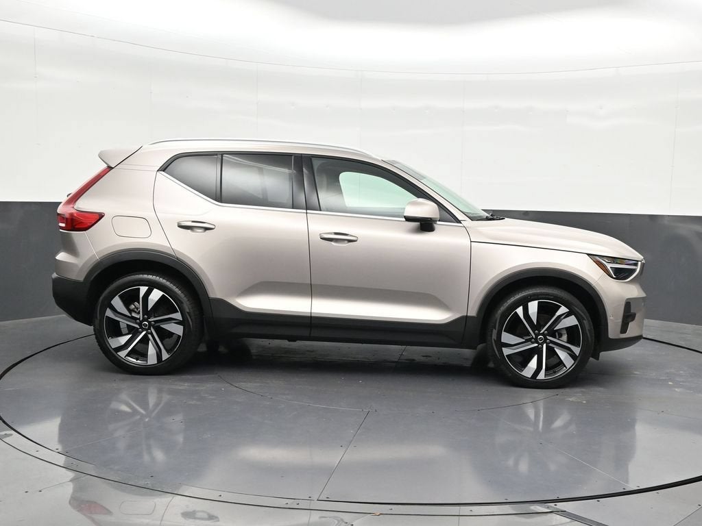 2024 Volvo XC40 B5 Plus Bright Theme