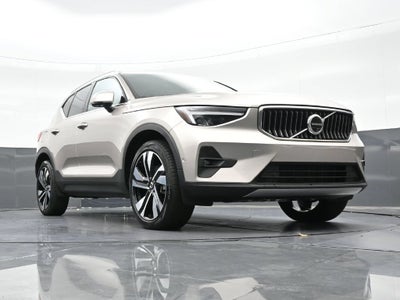 2024 Volvo XC40 Plus Bright Theme
