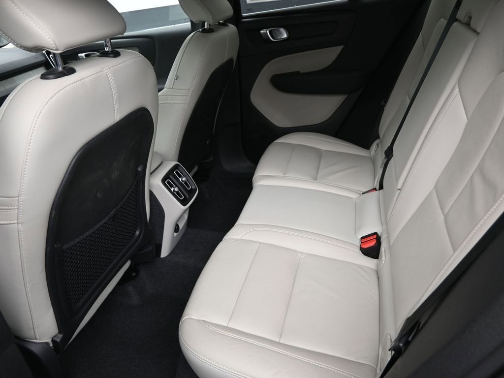 2023 Volvo XC40 Ultimate Bright Theme