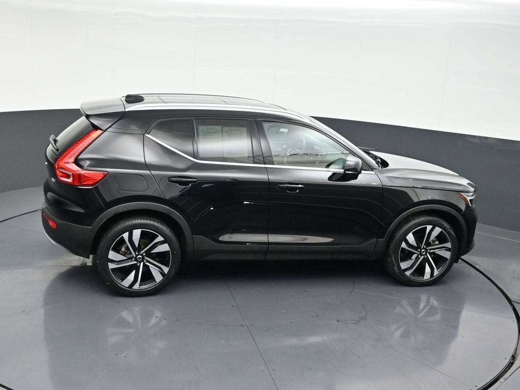 2023 Volvo XC40 Ultimate Bright Theme