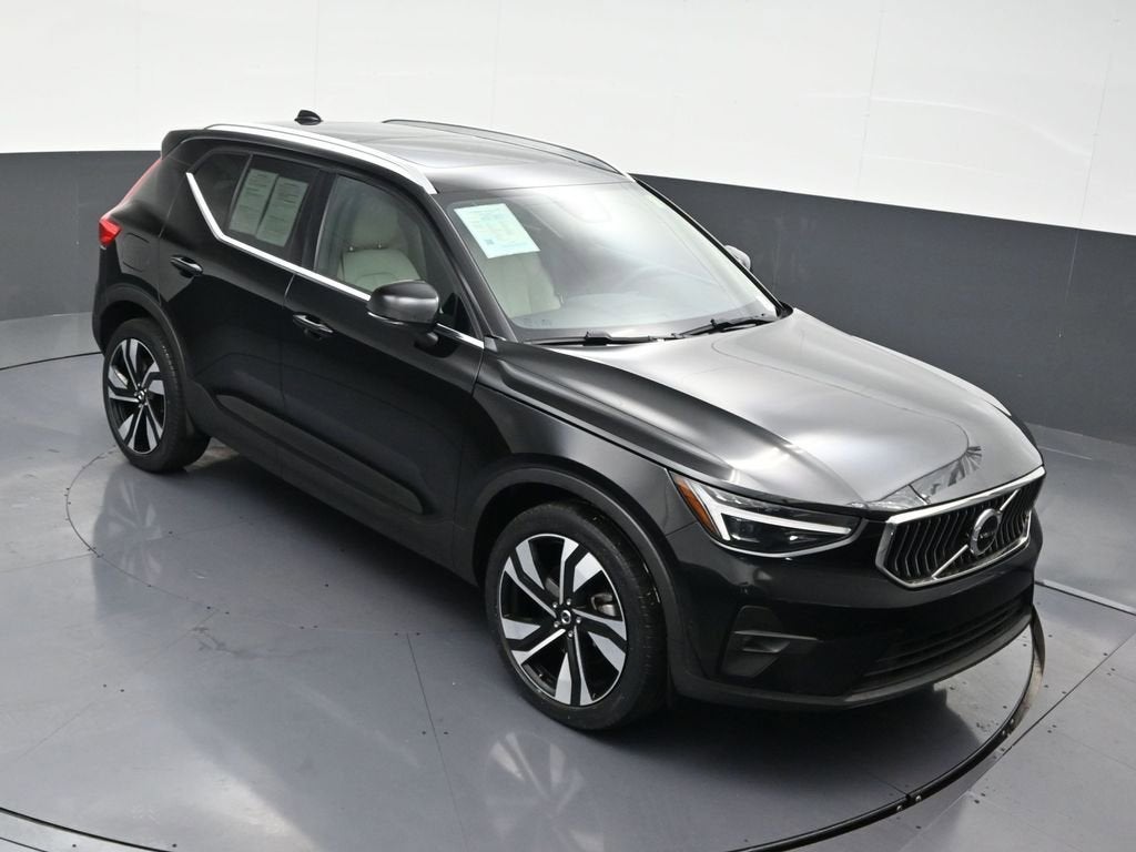 2023 Volvo XC40 Ultimate Bright Theme