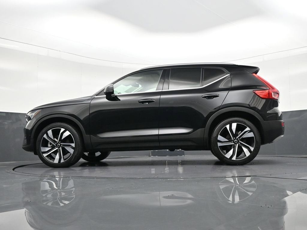 2023 Volvo XC40 Ultimate Bright Theme