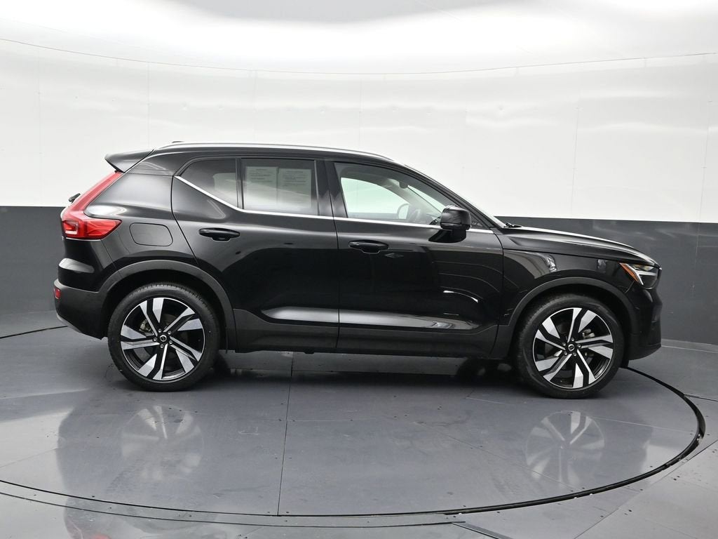 2023 Volvo XC40 Ultimate Bright Theme