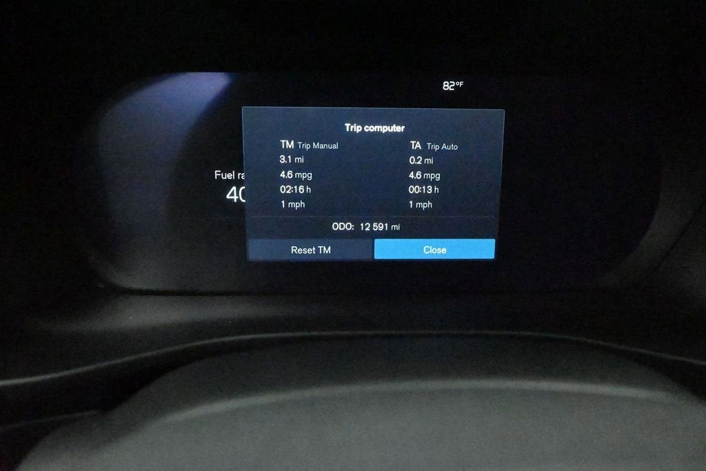 2024 Volvo XC40 Plus Dark Theme