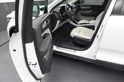 2024 Volvo XC40 Plus Dark Theme