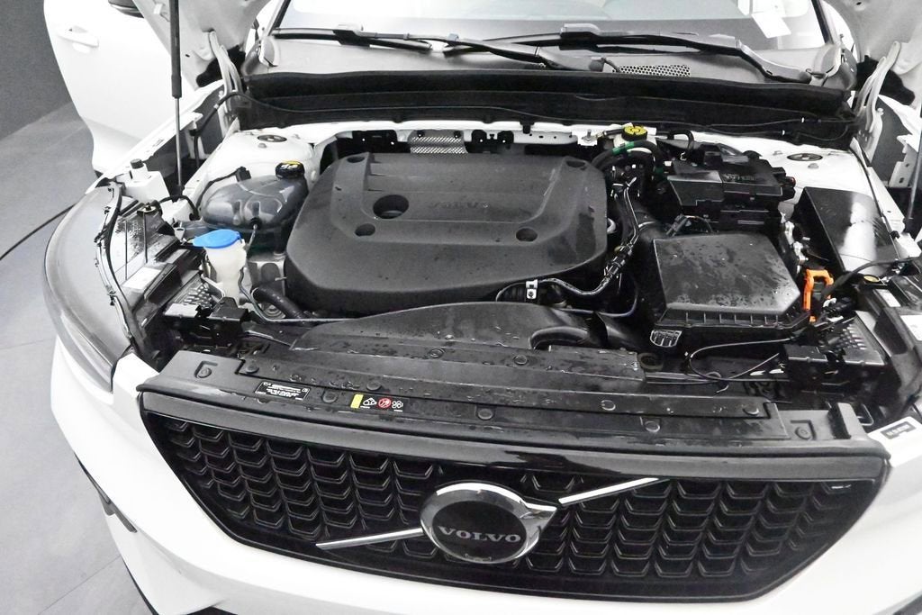 2024 Volvo XC40 Plus Dark Theme
