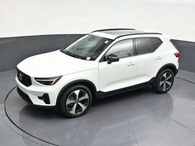 2024 Volvo XC40 Plus Dark Theme