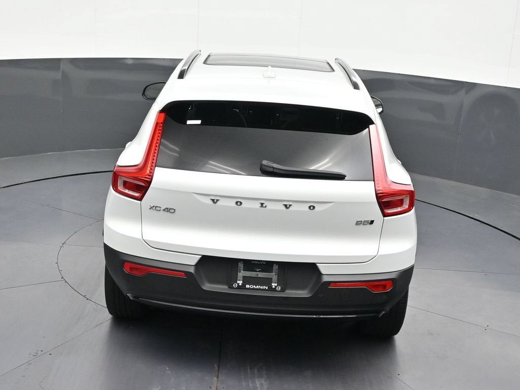 2024 Volvo XC40 Plus Dark Theme