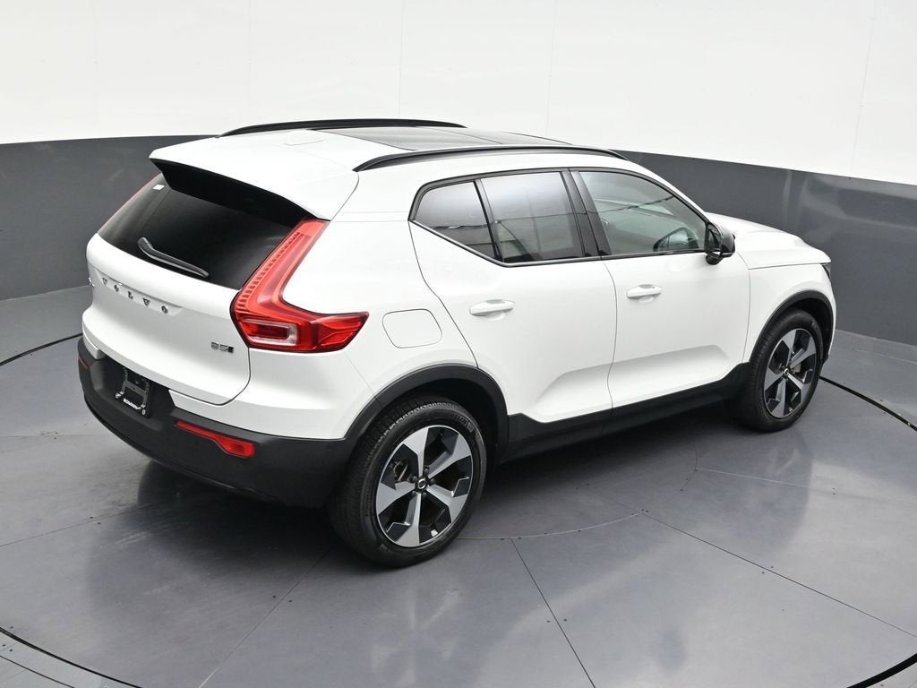 2024 Volvo XC40 Plus Dark Theme