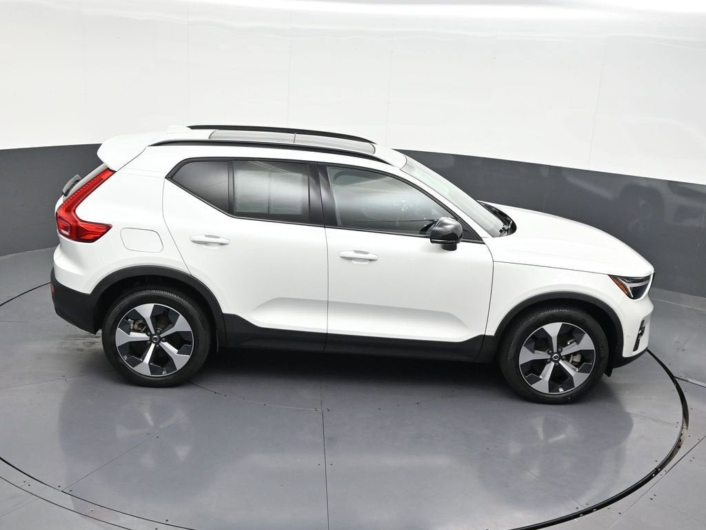 2024 Volvo XC40 Plus Dark Theme