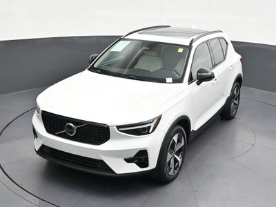 2024 Volvo XC40 Plus Dark Theme