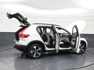 2024 Volvo XC40 Plus Dark Theme