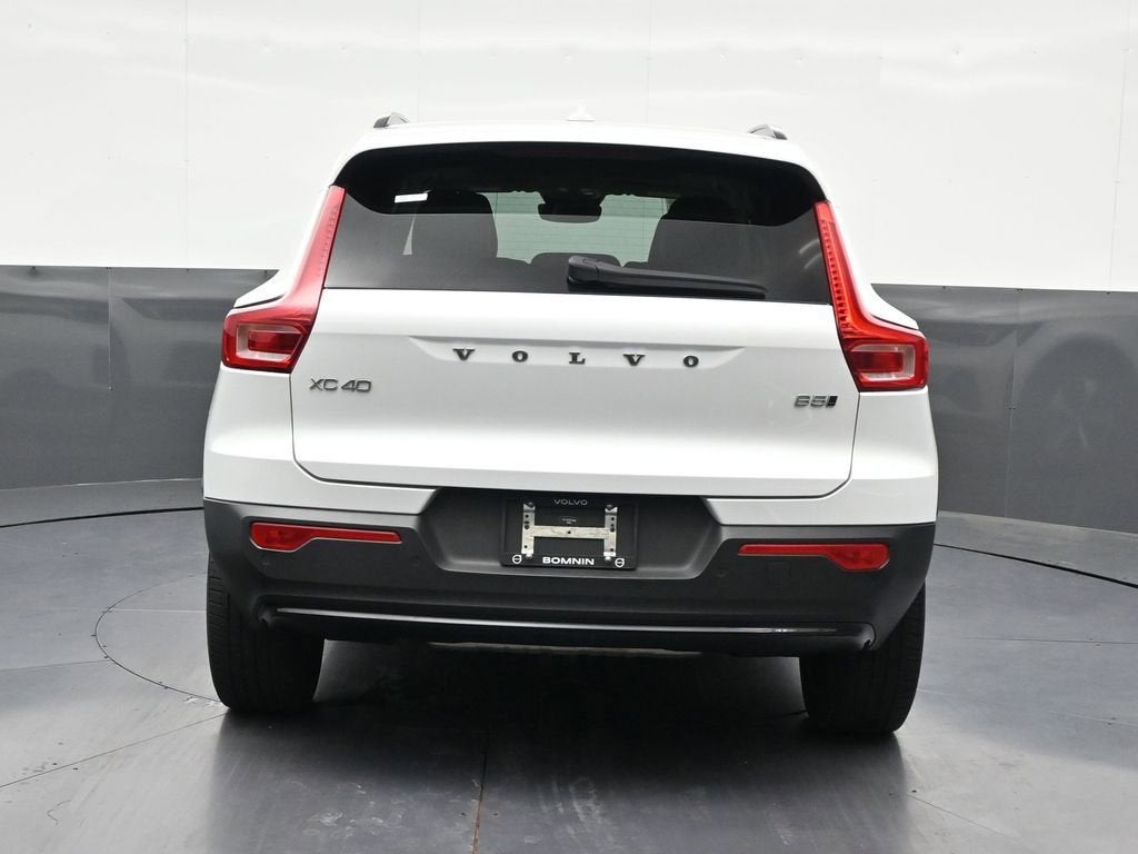 2024 Volvo XC40 Plus Dark Theme