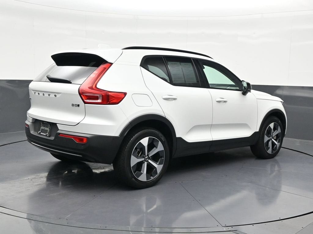 2024 Volvo XC40 Plus Dark Theme