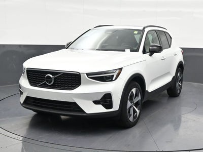 2024 Volvo XC40 Plus Dark Theme