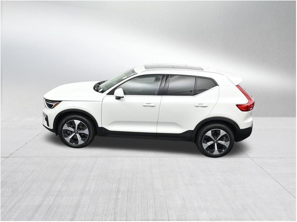 2023 Volvo XC40 Plus Bright Theme
