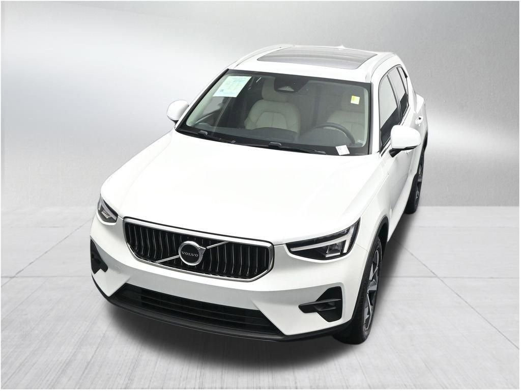 2023 Volvo XC40 Plus Bright Theme