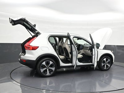 2023 Volvo XC40 Plus Bright Theme