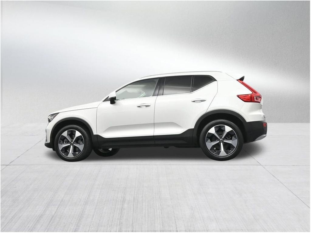 2023 Volvo XC40 Plus Bright Theme
