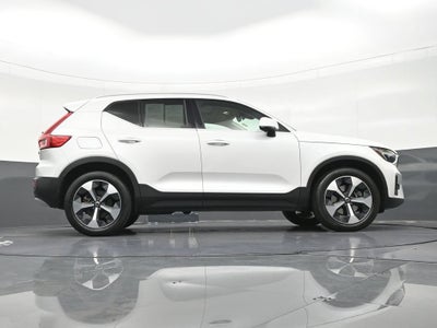 2023 Volvo XC40 Plus Bright Theme