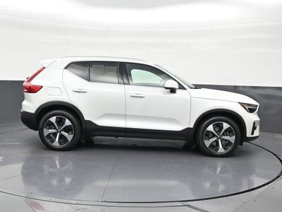 2023 Volvo XC40 Plus Bright Theme