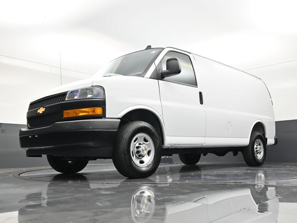 2025 Chevrolet Express Cargo WT