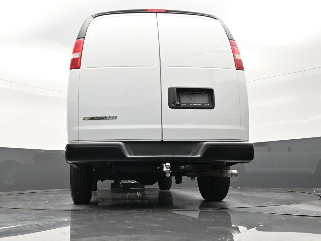 2025 Chevrolet Express Cargo WT