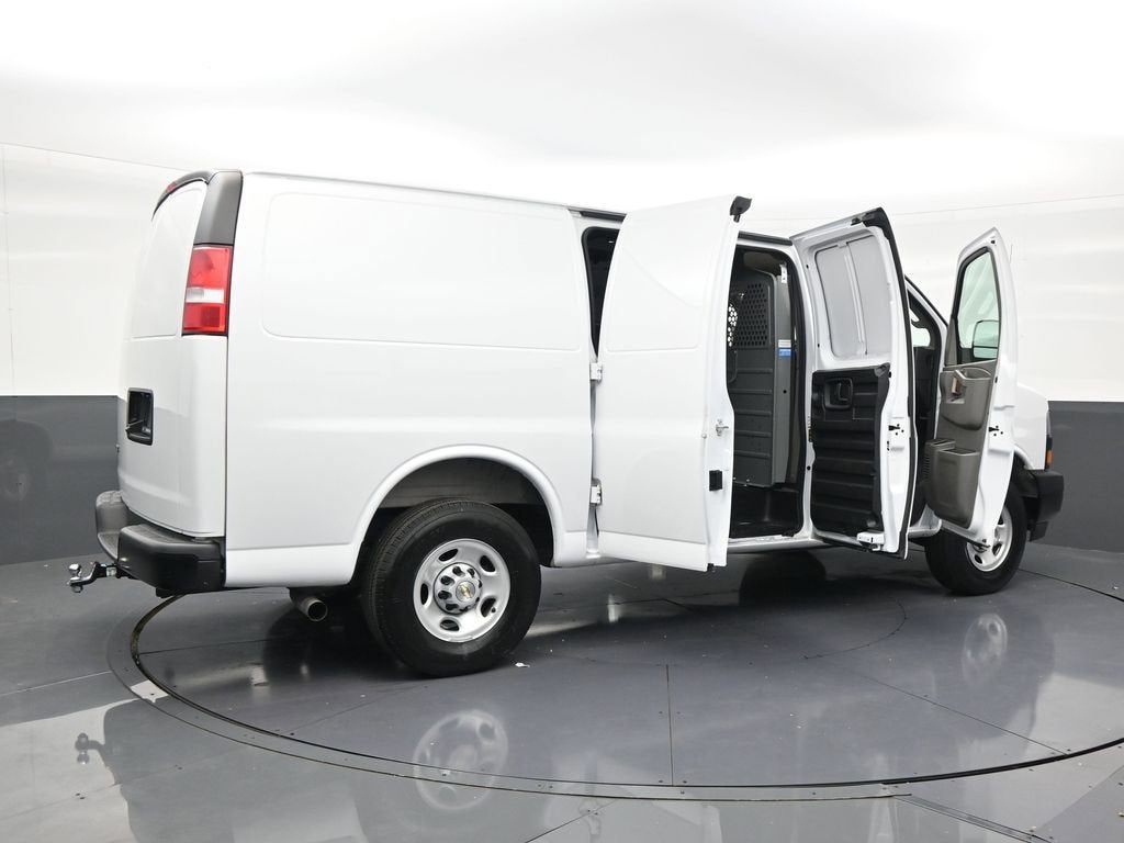 2025 Chevrolet Express Cargo WT