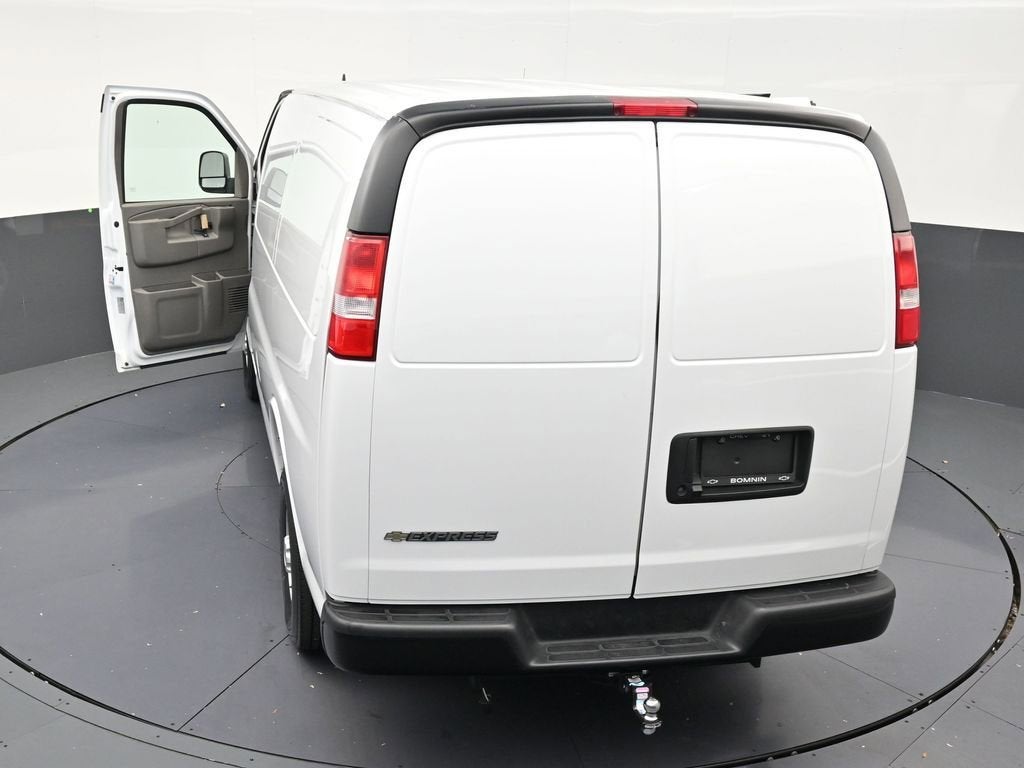 2025 Chevrolet Express Cargo WT