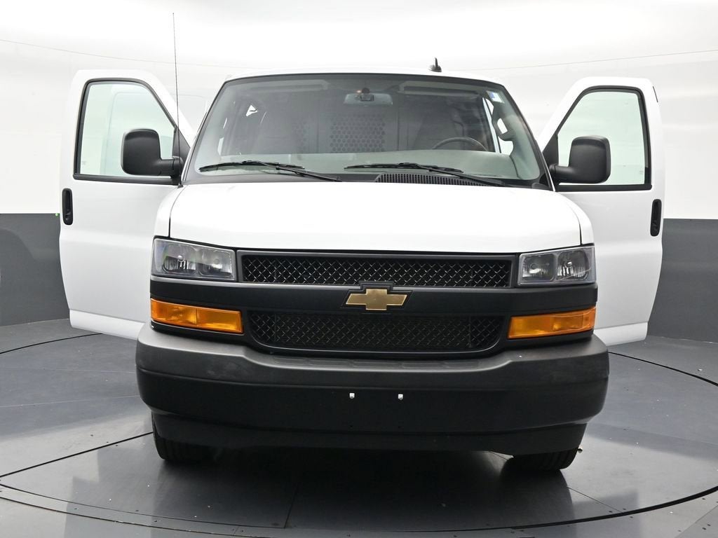 2025 Chevrolet Express Cargo WT