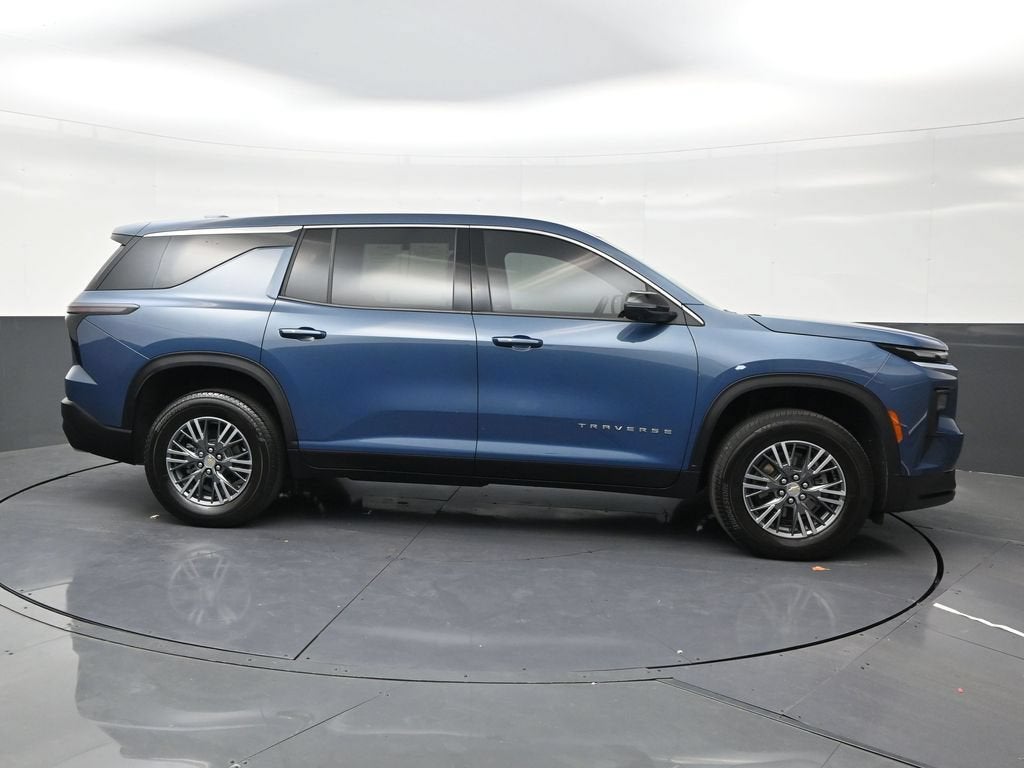 2024 Chevrolet Traverse LS