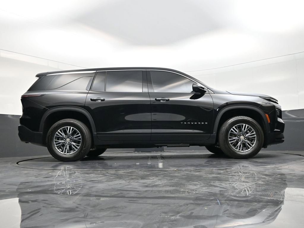 2024 Chevrolet Traverse LS