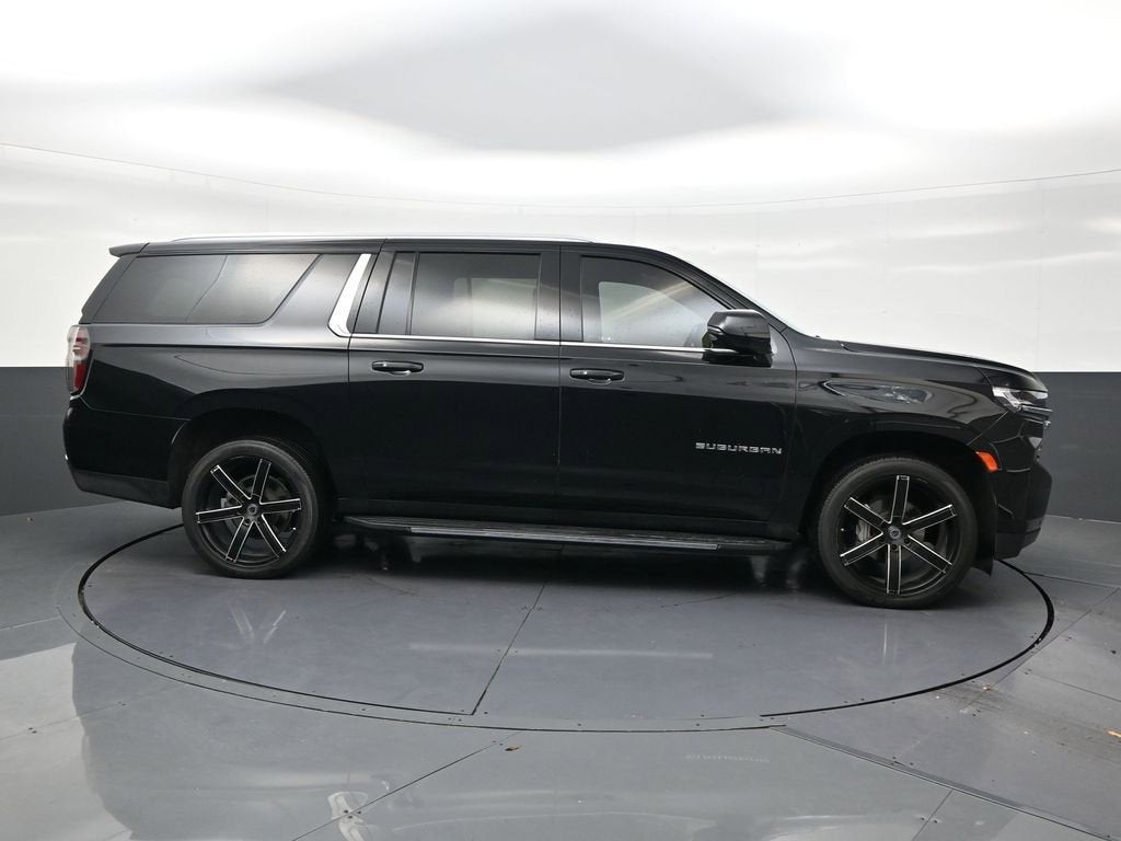 2023 Chevrolet Suburban LT
