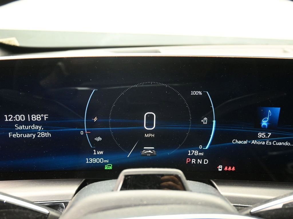 2025 Cadillac LYRIQ Luxury 2