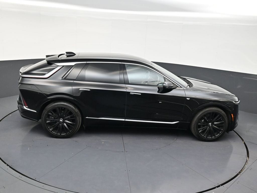 2025 Cadillac LYRIQ Luxury 2