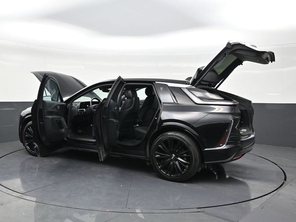 2025 Cadillac LYRIQ Luxury 2