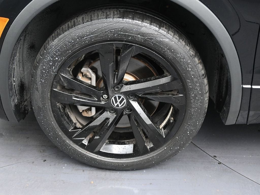 2023 Volkswagen Tiguan SE R-Line Black