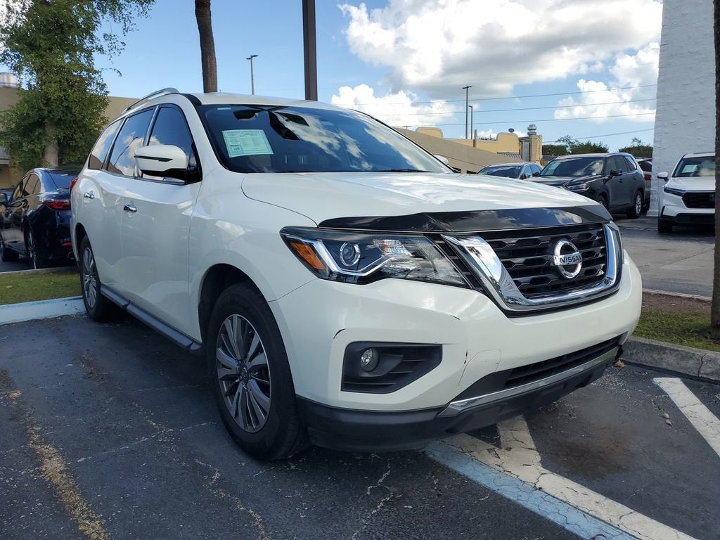 2020 Nissan Pathfinder SV