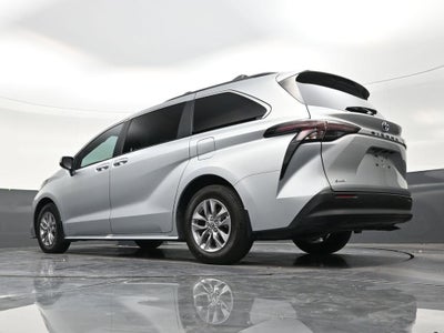 2025 Toyota Sienna XLE