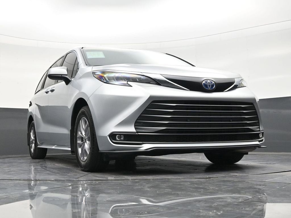 2025 Toyota Sienna XLE