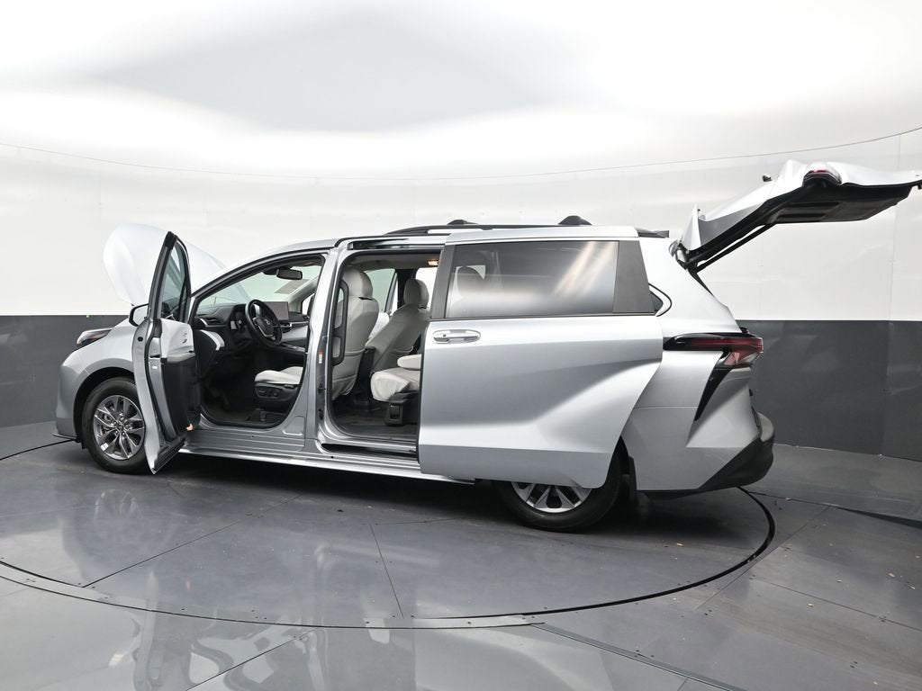 2025 Toyota Sienna XLE