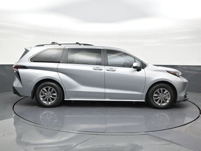 2025 Toyota Sienna XLE