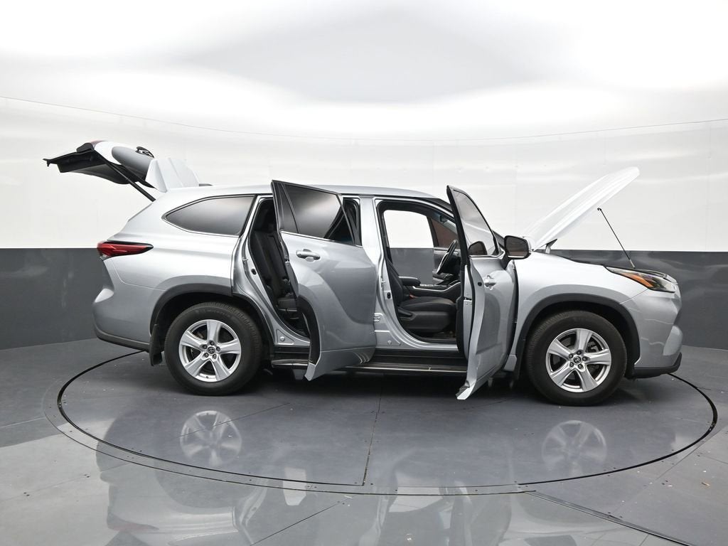 2022 Toyota Highlander LE
