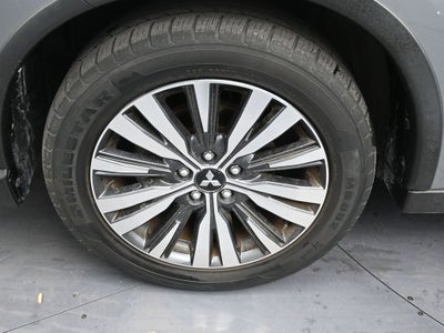 2020 Mitsubishi Outlander SE