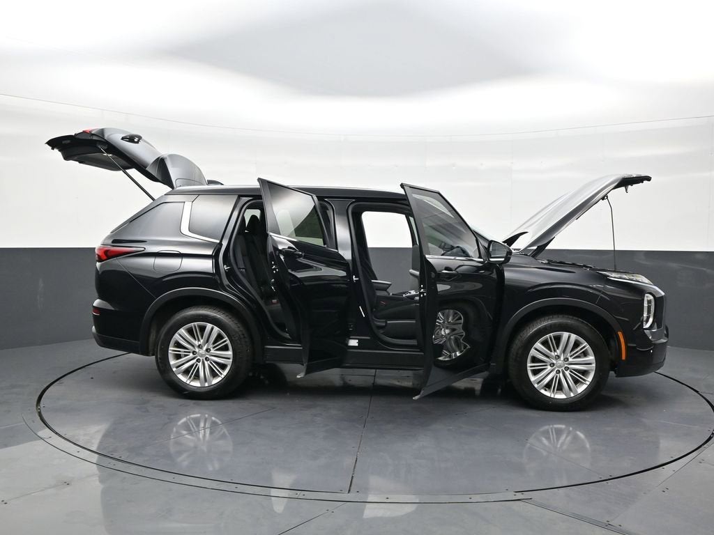 2024 Mitsubishi Outlander ES
