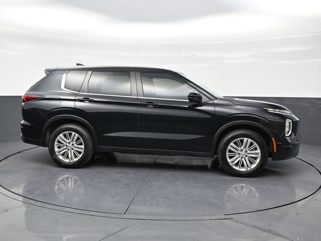 2024 Mitsubishi Outlander ES