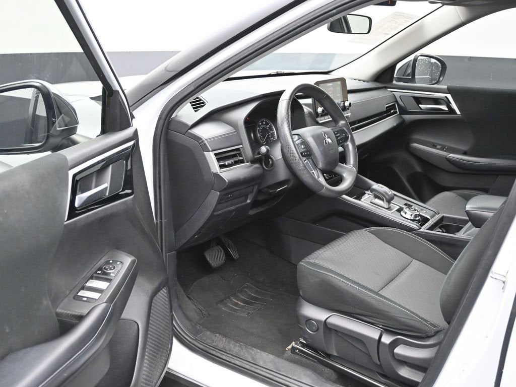 2022 Mitsubishi Outlander ES