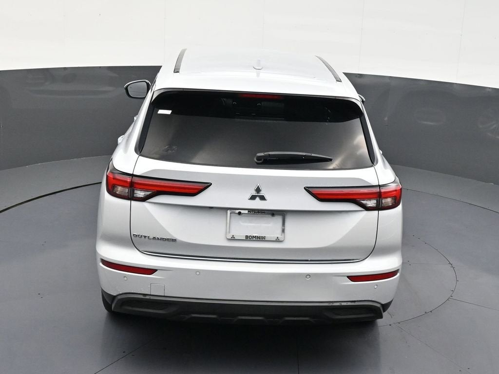 2022 Mitsubishi Outlander ES