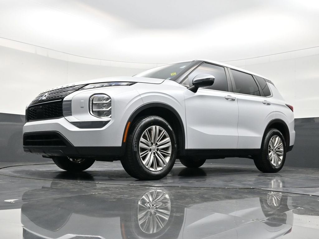 2022 Mitsubishi Outlander ES